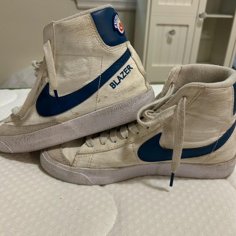 Nike Blazer High-Tops in Off-White and Navy